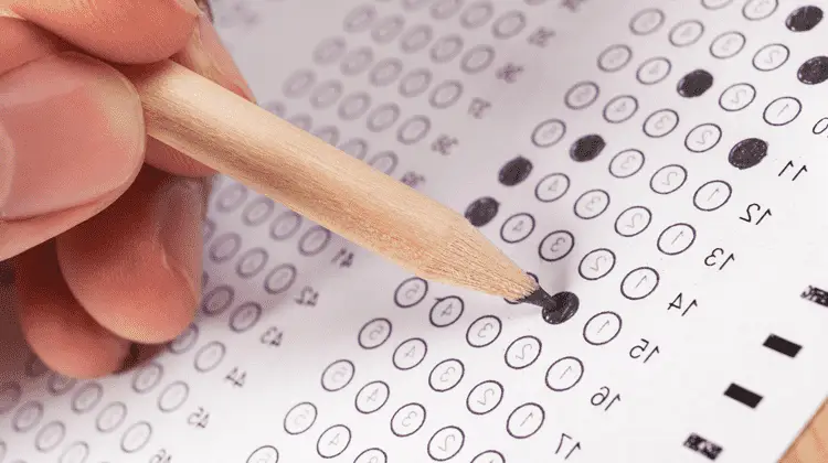 Pratique com exercícios de provas e testes simulados de anos anteriores